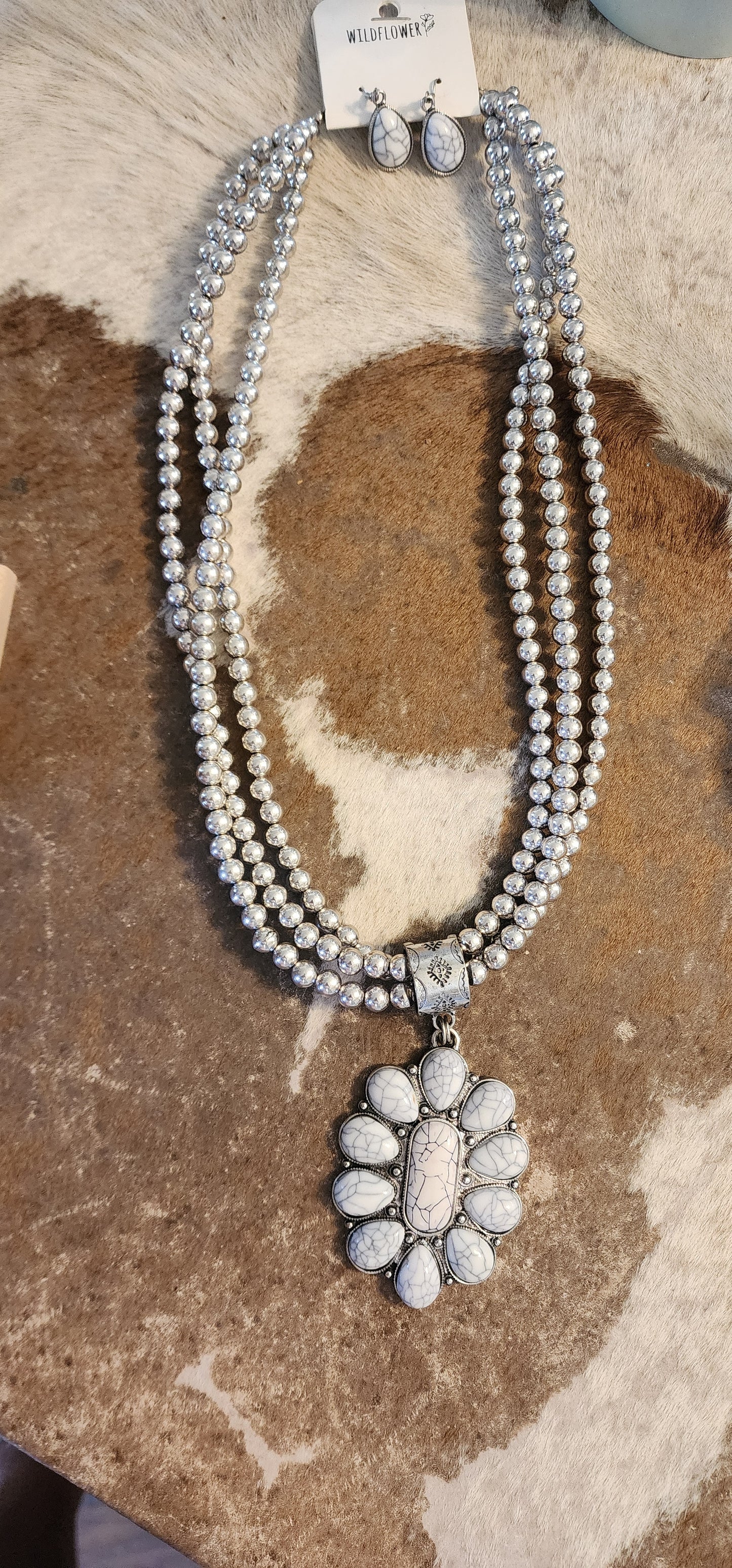 White Trimble Creek Concho Silvertone Necklace and Earrings Set