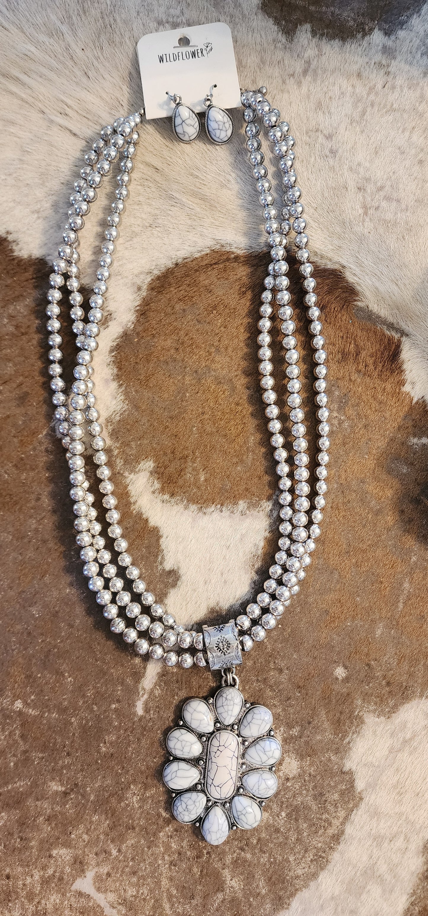 White Trimble Creek Concho Silvertone Necklace and Earrings Set